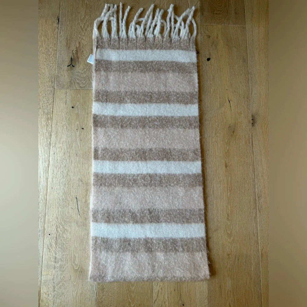Large Chunky wide striped scarf Beige NWOT price firm!